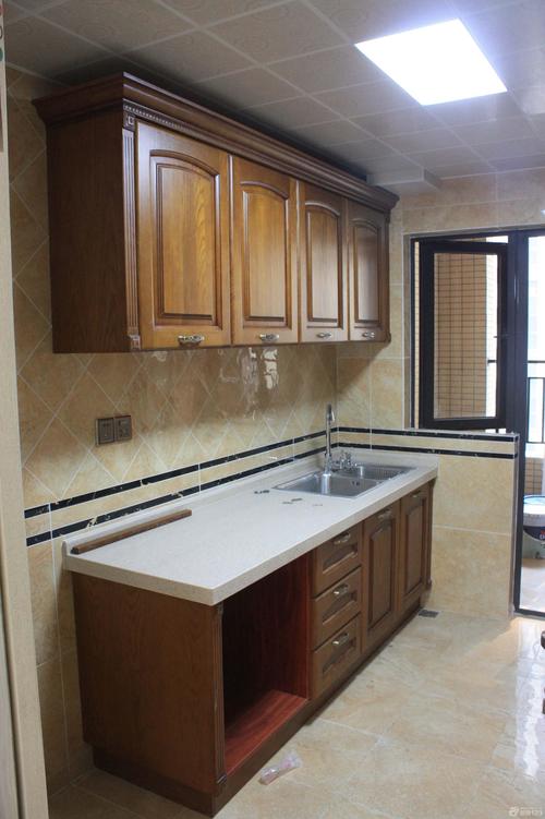 2020最新歐式廚房櫥柜設(shè)計實景圖